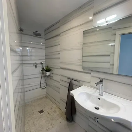 Σπίτι διακοπών New Townhouse In The Heart Of With Jacuzzi