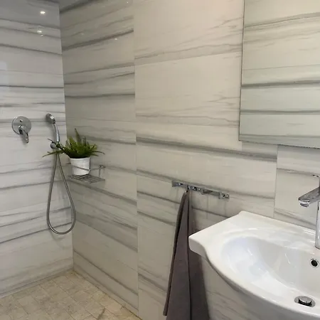 New Townhouse In The Heart Of With Jacuzzi Σπίτι διακοπών