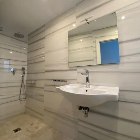 New Townhouse In The Heart Of With Jacuzzi * Nerja