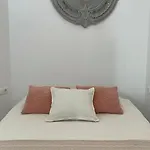 New Townhouse In The Heart Of With Jacuzzi *