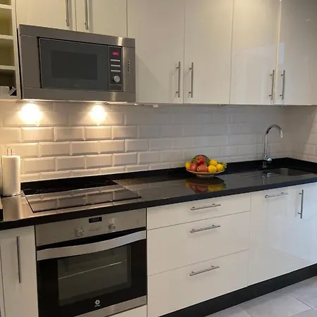 New Townhouse In The Heart Of With Jacuzzi