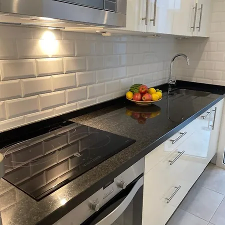 Vakantiehuis New Townhouse In The Heart Of With Jacuzzi Nerja