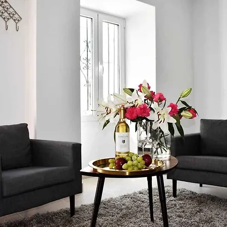 Vakantiehuis New Townhouse In The Heart Of With Jacuzzi *