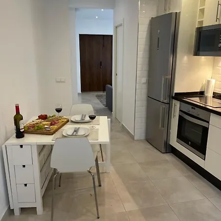 New Townhouse In The Heart Of With Jacuzzi
