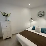 New Townhouse In The Heart Of With Jacuzzi Дом отдыха