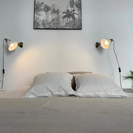 New Townhouse In The Heart Of With Jacuzzi