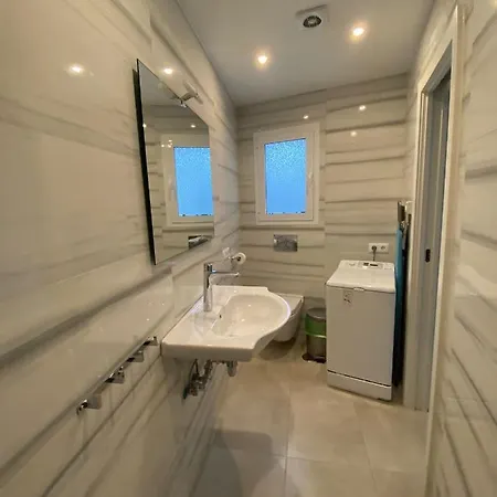 New Townhouse In The Heart Of With Jacuzzi * Nerja