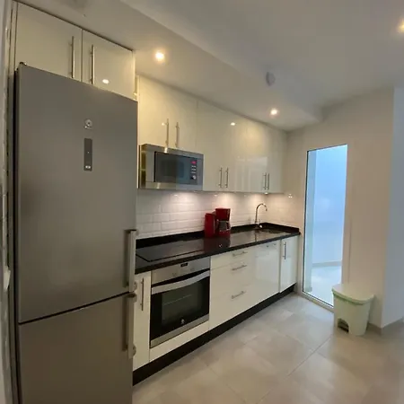 Σπίτι διακοπών New Townhouse In The Heart Of With Jacuzzi Nerja