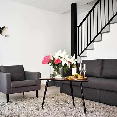 New Townhouse In The Heart Of With Jacuzzi *