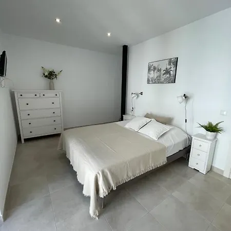 New Townhouse In The Heart Of With Jacuzzi *