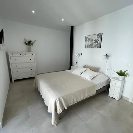 New Townhouse In The Heart Of With Jacuzzi *
