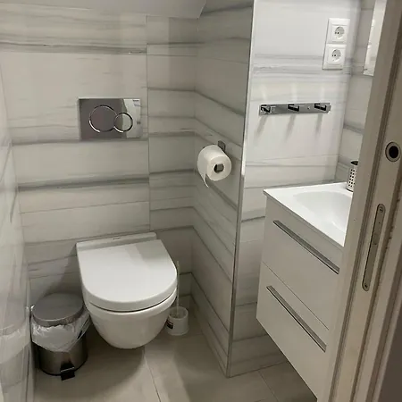 펜션 New Townhouse In The Heart Of With Jacuzzi *