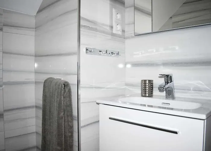 New Townhouse In The Heart Of With Jacuzzi Дом отдыха Нерха