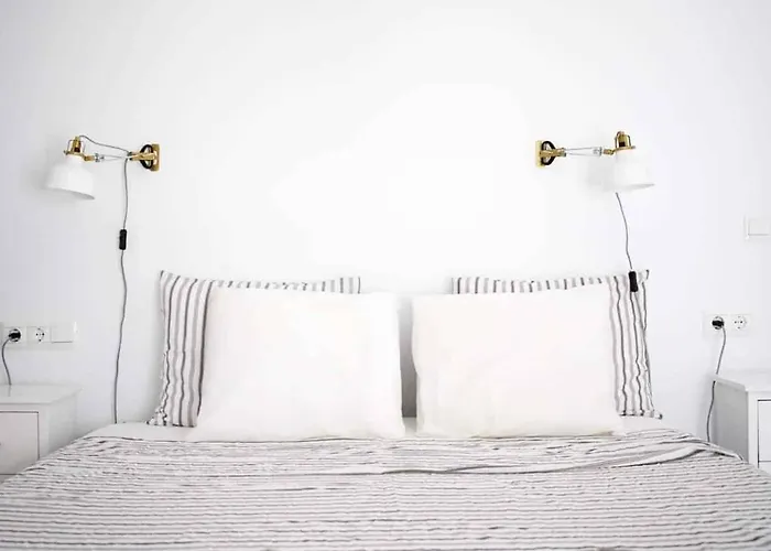 Hébergement de vacances New Townhouse In The Heart Of With Jacuzzi