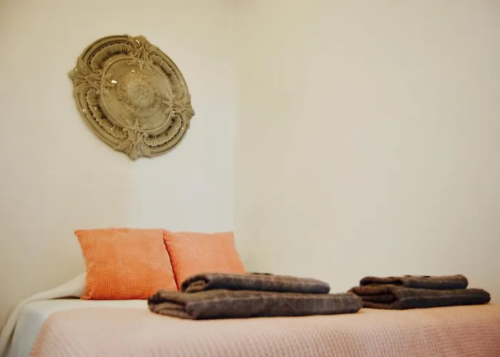 New Townhouse In The Heart Of With Jacuzzi