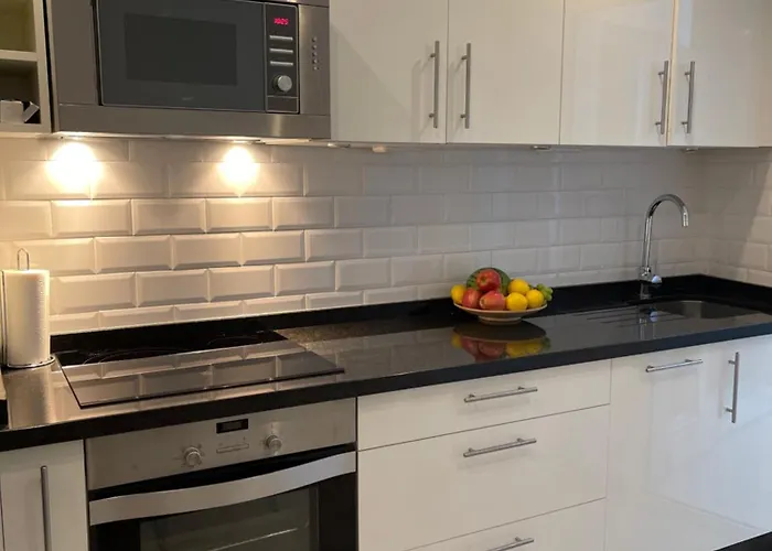 New Townhouse In The Heart Of With Jacuzzi Hébergement de vacances *