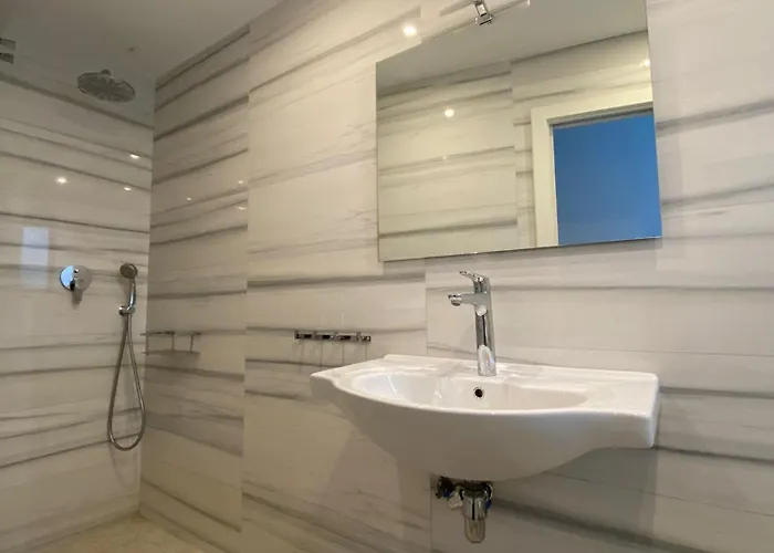 New Townhouse In The Heart Of With Jacuzzi * Nerja