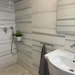New Townhouse In The Heart Of With Jacuzzi Holiday home