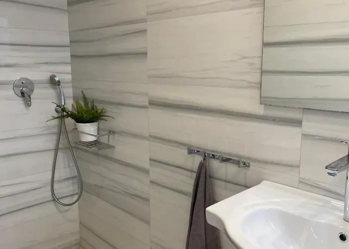 New Townhouse In The Heart Of With Jacuzzi Dom wakacyjny