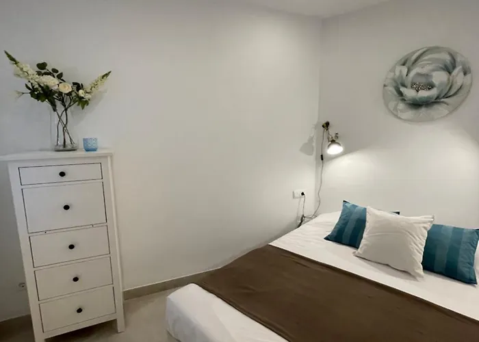 New Townhouse In The Heart Of With Jacuzzi Vakantiehuis