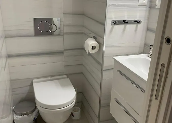 Dom wakacyjny New Townhouse In The Heart Of With Jacuzzi *