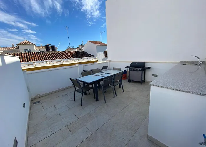 New Townhouse In The Heart Of With Jacuzzi *